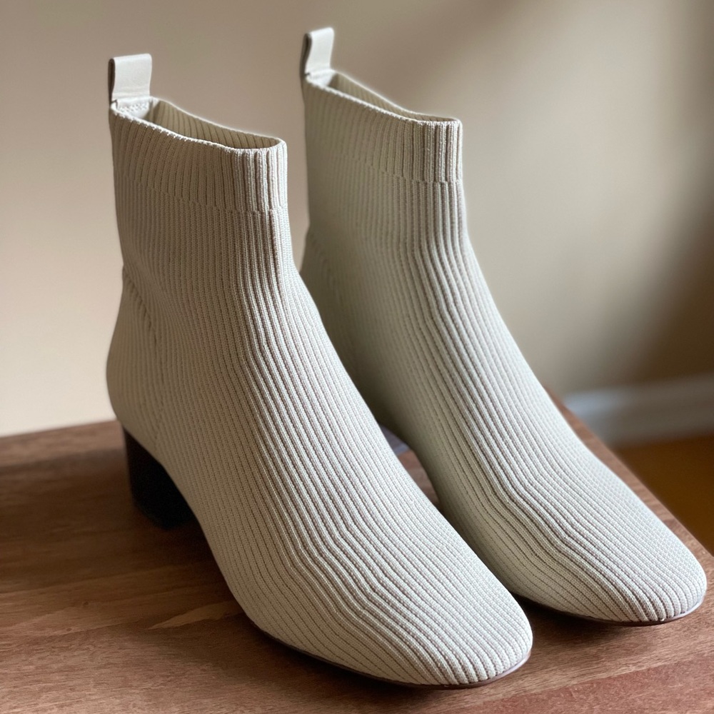 Everlane’s Best Seller “The Glove Boot”